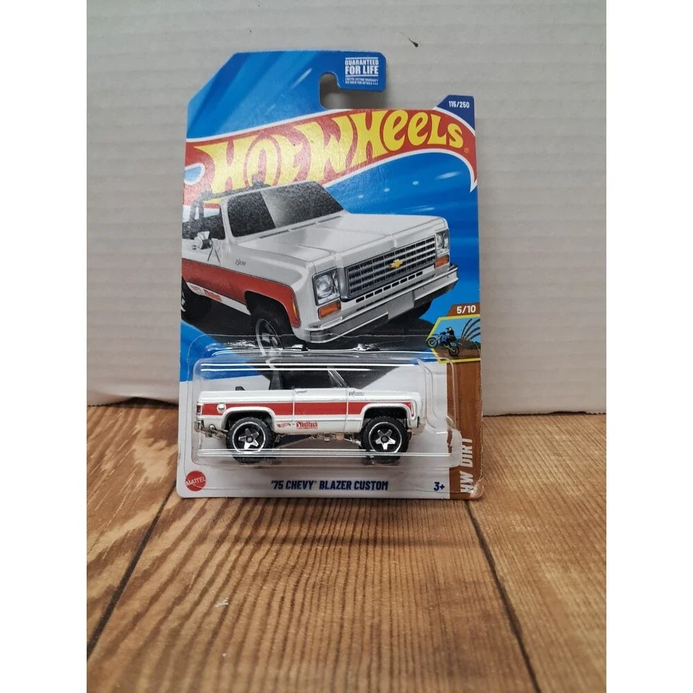 Hot Wheels '75 Chevy Blazer Custom 1:64 Diecast Truck White Red Black
